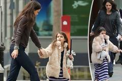 Κέιτι Χολμς: Παιχνίδια με την Σούρι