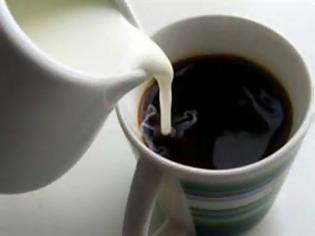 Φωτογραφία για Βάζεις γάλα στον καφέ σου; Στο εξής μάλλον θα πρέπει να πάψεις να το κάνεις!