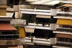 Έρχεται μείωση του φόρου μεταβίβασης ακινήτων