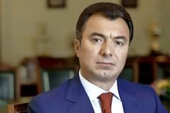 Ο πλουσιότερος Έλληνας επιλέγει την Κορώνη για τις διακοπές του