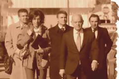 Με βίαιη προσαγωγή των συγγενών του Παπακωνσταντίνου