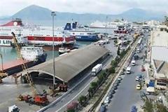 Πάτρα: Αγωγή του Δήμου στον ΟΛΠΑ για τους πάγκους στο θαλάσσιο μέτωπο παραμονή και ανήμερα του Αγίου Ανδρέου