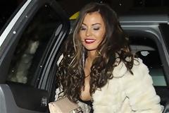 Το ανοιχτό το ντεκολτέ της Jessica Wright