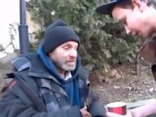 Φωτογραφία για Συγκινητικό βίντεο -Πως να φτιάξεις την ημέρα ενός άστεγου
