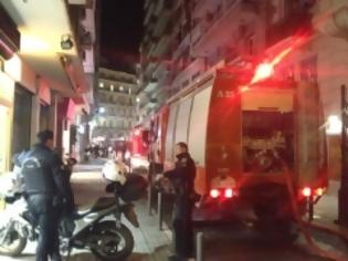 Φωτογραφία για Δείτε το VIDEO από την επίθεση στο γραφείο του Γ. Ορφανού- Δύο γκαζάκια, δύο υπάλληλοι παρόντες την ώρα της έκρηξης
