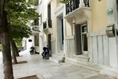 Ποιoς είναι ο Πολ Χαρίτος που του έστειλε εξώδικο η Βίκυ Σταμάτη και μένει στο κτίριο του Ακη Τσοχατζόπουλου