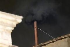 Συνεχίζονται οι ψηφοφορίες για την εκλογή νέου Πάπα