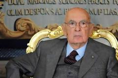 Έντονα επικριτικός ο Ναπολιτάνο για το κόμμα του Μπερλουσκόνι