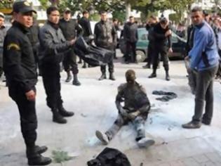 Φωτογραφία για Τυνησία: Εκτός κινδύνου νεαρός που αυτοπυρπολήθηκε