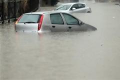 Δεκάδες επιχειρήσεις και σπίτια επλήγησαν από τις πλημμύρες στη Σάμο