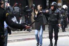 Τους πέρασαν χειροπέδες για συμμετοχή σε βίντεοκλιπ