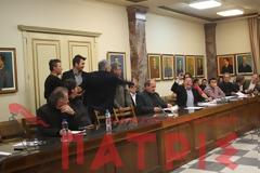 Πύργος: Παραλίγο στα χέρια μέσα στο Δημοτικό Συμβούλιο...