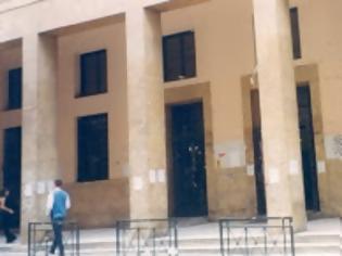Φωτογραφία για Πρύτανης Πανεπιστημίου Αθηνών: Τοξικομανής επιτέθηκε με σύριγγα σε υπάλληλο