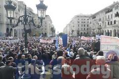 Εντυπωσιακή η πορεία των ένστολων στη Θεσσαλονίκη