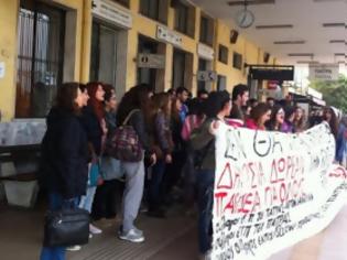 Φωτογραφία για Πάτρα: Κατάληψη στον σταθμό του ΟΣΕ από φοιτητές του ΤΕΙ - Κινητοποιήσεις στο Καρναβάλι