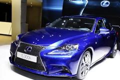 Οι νέες Lexus IS 300h και IS 250