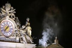O Χόρχε Μπερκόλιο ο νέος Πάπας - Παρακολουθήστε ζωντανά τι γίνεται στο Βατικανό