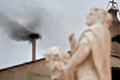 0 Πώς δημιουργείται ο λευκός ή ο μαύρος καπνός που βγαίνει από την Capella Sistina;