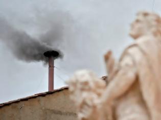 Φωτογραφία για 0 Πώς δημιουργείται ο λευκός ή ο μαύρος καπνός που βγαίνει από την Capella Sistina;