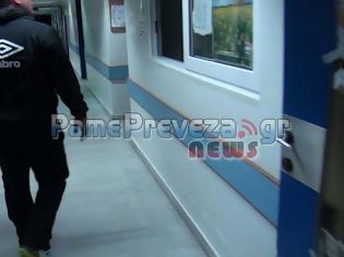 Φωτογραφία για Πρέβεζα: Αγανακτισμένος πατέρας ζητά γιατρό για το παιδί του στο Νοσοκομείο [Video]