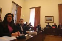 Bέλη και μαχαίρια στην προανακριτική - Επεισοδιακή διακοπή