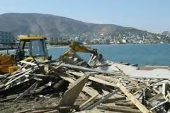 Xειροπέδες σε γνωστό επιχειρηματία και κατεδάφιση του αυθαίρετου ξενοδοχείου του!