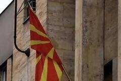 Αναγνώστης υπενθυμίζει σε εταιρία κινητής τηλεφωνίας ότι απευθύνονται σε Έλληνες...