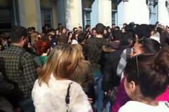 Πάτρα: Σπουδαστές του ΤΕΙ κατέλαβαν το πρωί Δημαρχείο