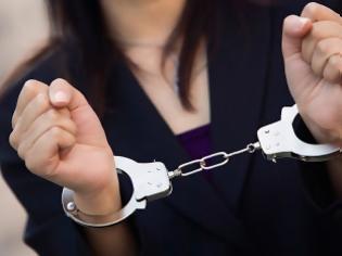 Φωτογραφία για Σύλληψη γυναίκας μέσα στο Δημαρχείο Αγ. Παρασκευής