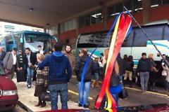 Πάτρα: Κοσμοσυρροή στα ΚΤΕΛ - Πάνω από 15% η αύξηση - Η πόλη φόρεσε τα γιορτινά της - Οι τελευταίες πινελιές στα άρματα - Δείτε φωτο