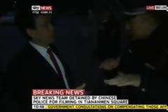 Χειροπέδες σε δημοσιογράφο την ώρα ζωντανής μετάδοσης