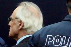 Ανακοίνωση μέσα από τη φυλακή - Επιθετικός κατά πολιτικών και δικαστών ο Ακης