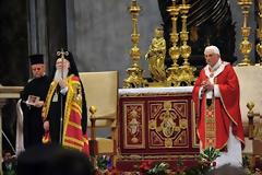 Για πρώτη φορά μετά το Σχίσμα Οικουμενικός Πατριάρχης σε ενθρόνιση Πάπα