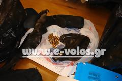 Σφαίρες και θήκες όπλων ανάμεσα σε προσωπικά αντικείμενα του τέως Διοικητή του Νοσοκομείου Βόλου