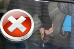 Πασίγνωστος ηθοποιός έκανε το λάθος να σκύψει...