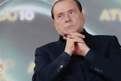 Πέτυχε αναβολή της δίκης του ο Μπερλουσκόνι
