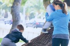 Έλλη Κοκκίνου: Παιχνίδια με τον Αλέξανδρο στην Βουλιαγμένη