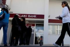 Δραματικές ώρες στη Μεγαλόνησο - Από μια ψήφο κρίνεται η τύχη της Κύπρου