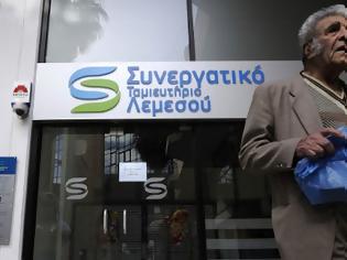 Φωτογραφία για Ο πανικός έφτασε και στην Κύπρο - Όλοι στα ATM από το πρωί για να πάρουν τα χρήματά τους!
