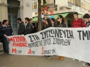 Φωτογραφία για Πάτρα: Σπουδαστές των ΤΕΙ «άνοιξαν» την παρέλαση του Καρναβαλιού