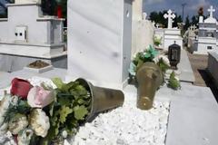 Φάρσαλα: Ιερόσυλοι ξήλωσαν τα καντήλια από δύο νεκροταφεία