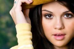 Selena Gomez: διαρρέει το νέο της single, σπόντες στον Justin Bieber;