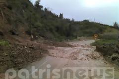 Ηλεία: Επικίνδυνη κατολίσθηση στο δρόμο Κρεστένων-Ανδρίτσαινας