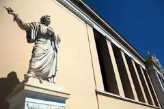 Γράφουμε σε μια απέλπιδα προσπάθεια να ακουστεί η φωνή μας