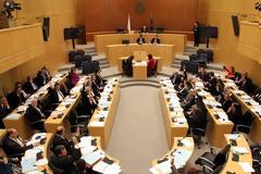 Στις 4.00 η κρίσιμη ψηφοφορία στη Βουλή