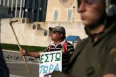Μαγκούρα στους μασκαράδες και τον Ιούδα της δεξιάς!