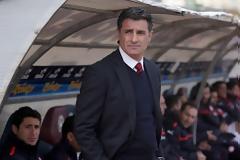 ΔΥΣΑΡΕΣΤΗΜΕΝΟΣ ΚΑΙ ΠΡΟΒΛΗΜΑΤΙΣΜΕΝΟΣ Ο ΜΙΤΣΕΛ... ΜΙΛΗΣΕ ΜΕ ΤΟΥΣ ΑΡΧΗΓΟΥΣ
