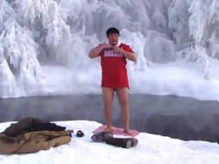 Φωτογραφία για Βίντεο: Κολυμπώντας στους -52 βαθμούς!