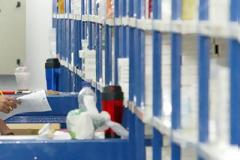 Εξαγωγές ακριβών φαρμάκων με βιτρίνα τη φαρμακαποθήκη