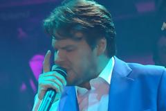 Πάτρα: Ο Πάνος Κιάμος θα τραγουδήσει live στα 